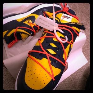 SOLD!Off-White x Nike Dunk Low “Michigan” SIZE 13